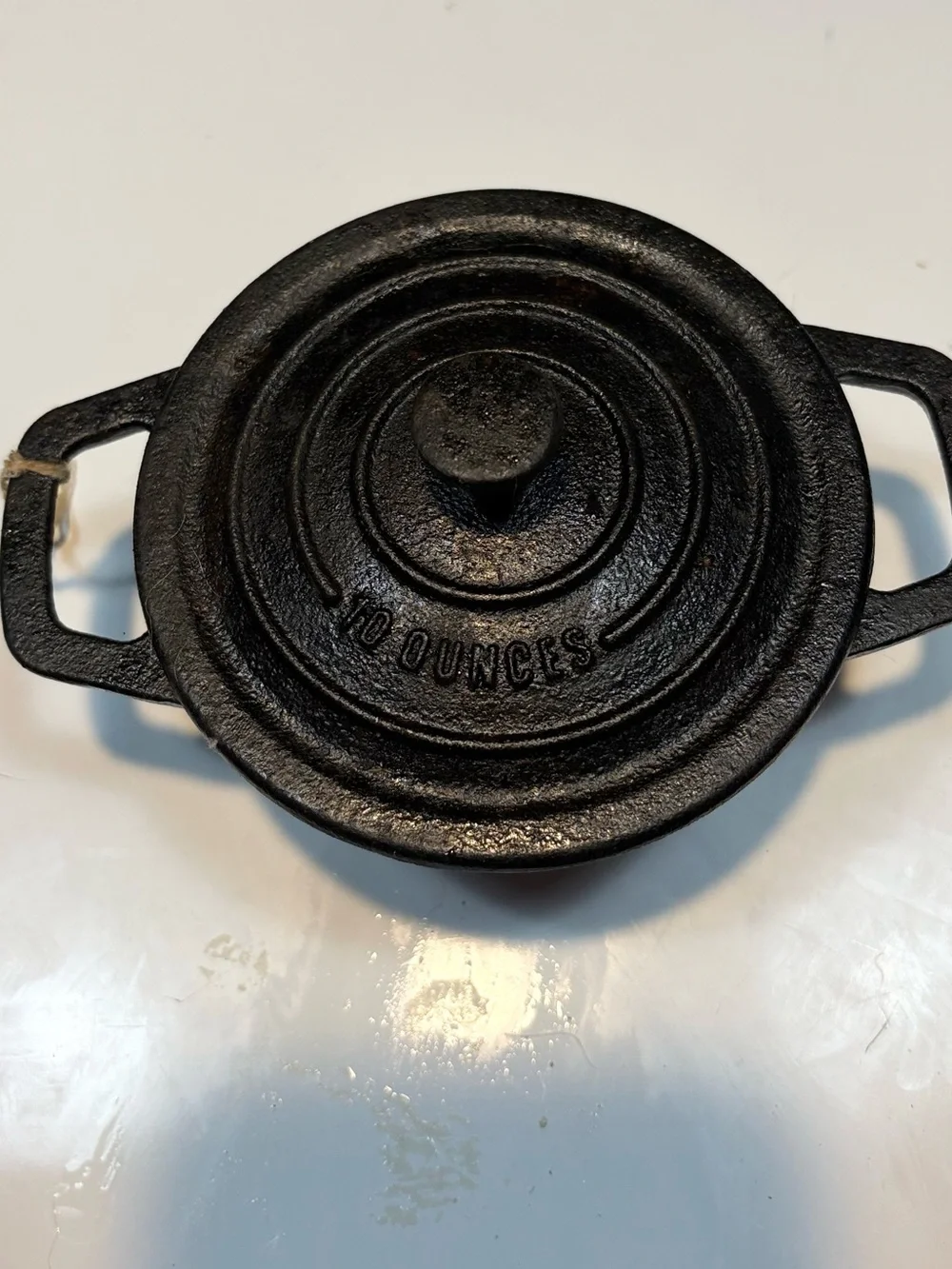 Smith & Clark Ironworks 10 oz Pre-Seasoned Cast Iron Mini Dutch Oven